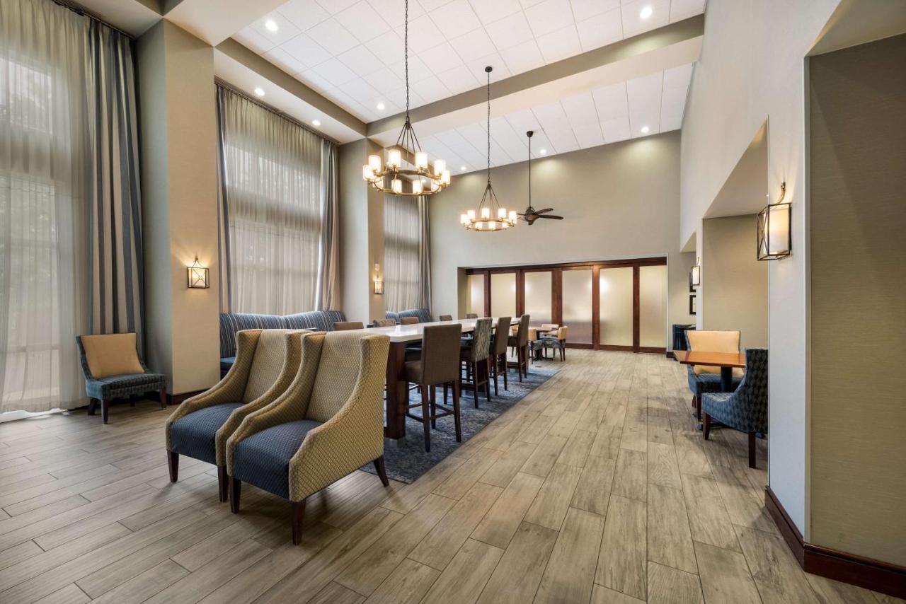 Hampton Inn And Suites Fredericksburg Exterior photo